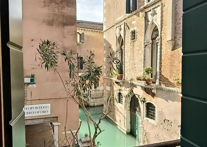 The Phantom Of The Opera شقة